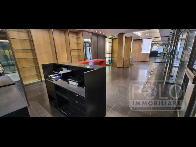 Appartamenti in Vendita - Negozio adiacente via mazzini, verona, centro storico