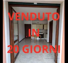 Appartamento con ampio terrazzino in zona residenziale