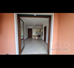 Appartamenti in Vendita - Appartamento con ampio terrazzino in zona residenziale