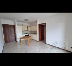 Appartamenti in Vendita - Appartamento con ampio terrazzino in zona residenziale