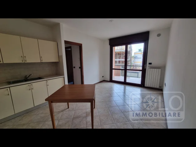 Appartamenti in Vendita - Appartamento con ampio terrazzino in zona residenziale