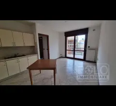 Appartamenti in Vendita - Appartamento con ampio terrazzino in zona residenziale