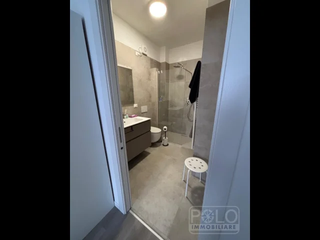 Appartamenti in Vendita - Camera con bagno privato in appartamento condiviso
