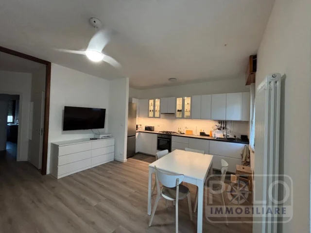 Appartamenti in Vendita - Camera con bagno privato in appartamento condiviso