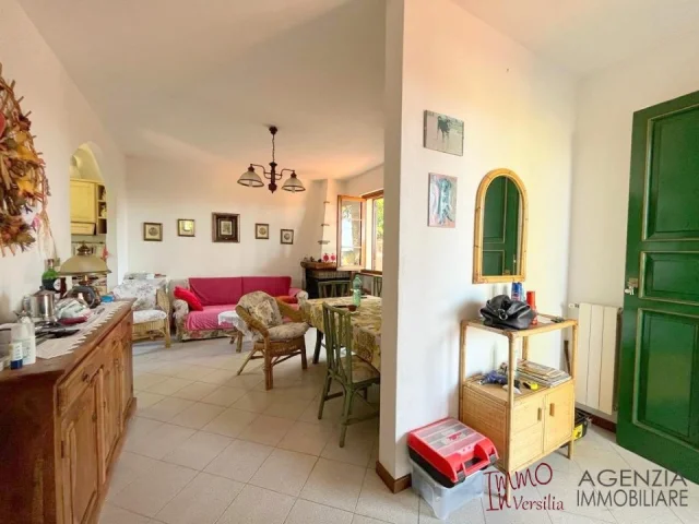 Gualdo: casa indipendente con giardino e posto auto