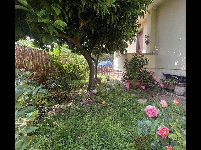 Villetta indipendente con giardino e posto auto
