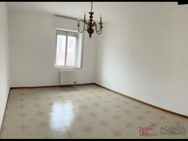 Appartamenti in Vendita - Quiesa: piccolo appartamento in buone condizioni