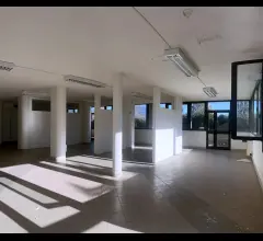 Appartamenti in Vendita - Proprietà direzionale con parcheggio