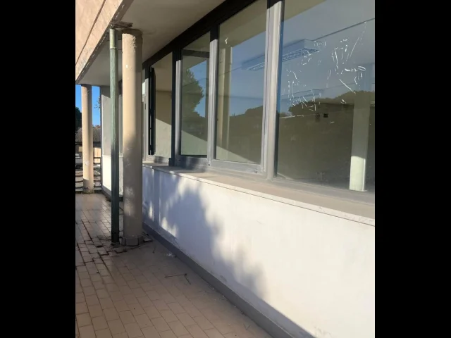 Appartamenti in Vendita - Proprietà direzionale con parcheggio