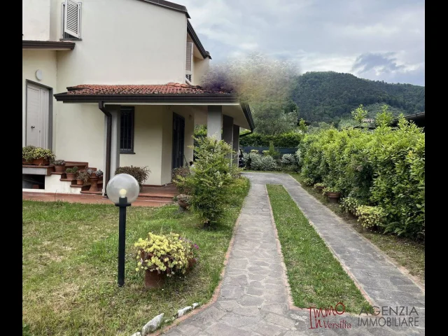 Bella villa singola indipendente con ampio giardino