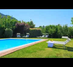 Appartamenti in Vendita - Lucca: elegante proprietà con dependance e piscina