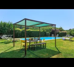 Appartamenti in Vendita - Lucca: elegante proprietà con dependance e piscina