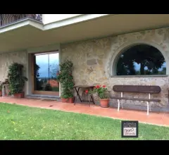 Bella villa in posizione dominante con piscina