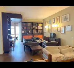 Appartamenti in Vendita - Viareggio : grande appartamento signorile con vista mare