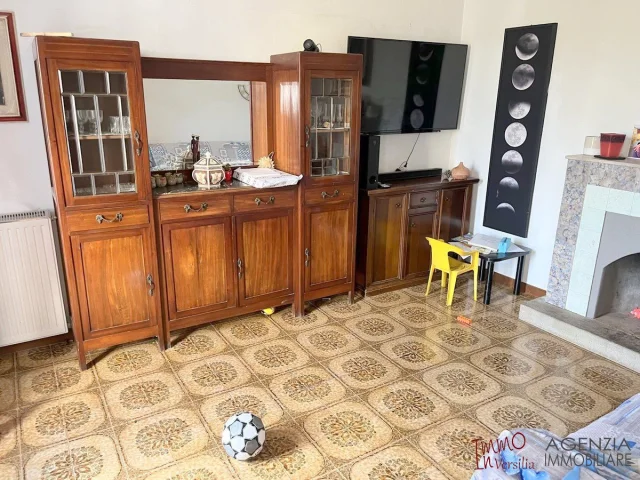 Appartamenti in Vendita - Esclusiva: appartamento piano terra indipendente con resedi