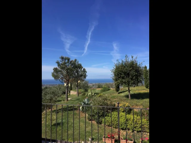 Villa in collina vista mare
