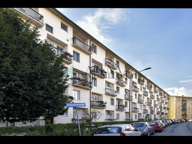 Appartamenti in Vendita - Via barigozzi - 4 locali - piano alto - m4 repetti
