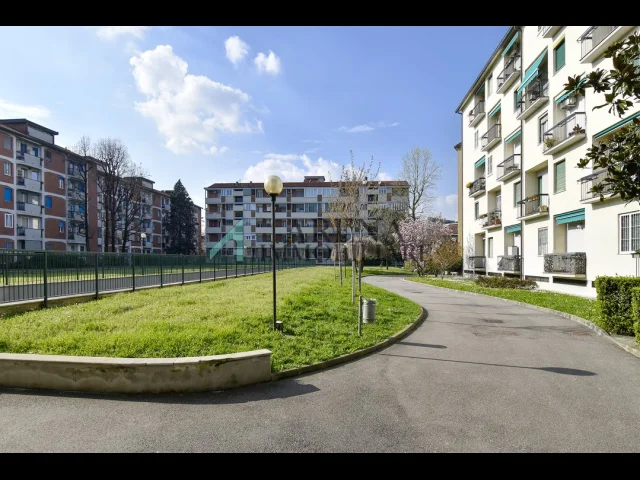 Appartamenti in Vendita - Via barigozzi - 4 locali - piano alto - m4 repetti