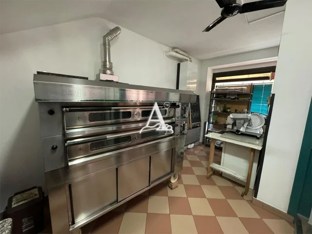 Tecnoazienda - pizzeria d'asporto con immobile commerciale