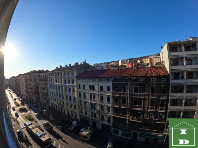 Appartamenti in Vendita - Via giulia quinto piano