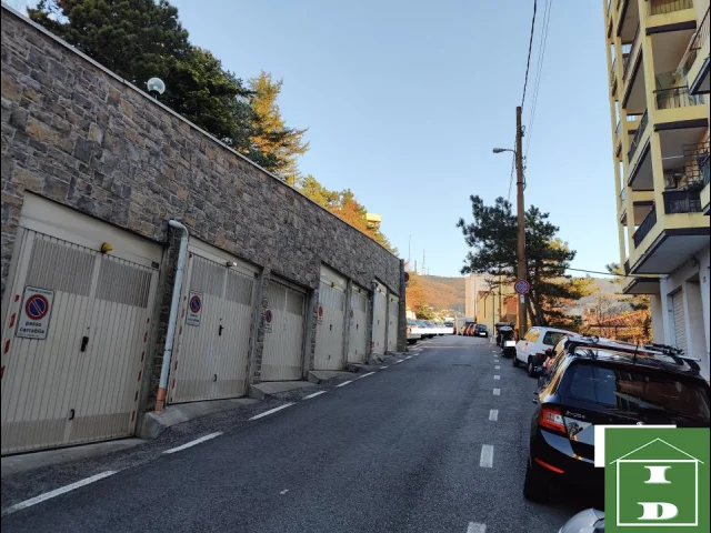 Appartamenti in Vendita - Box auto zona volta