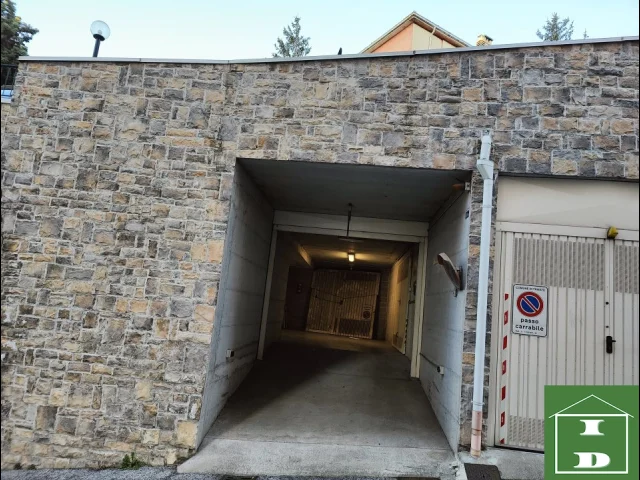 Appartamenti in Vendita - Box auto zona volta