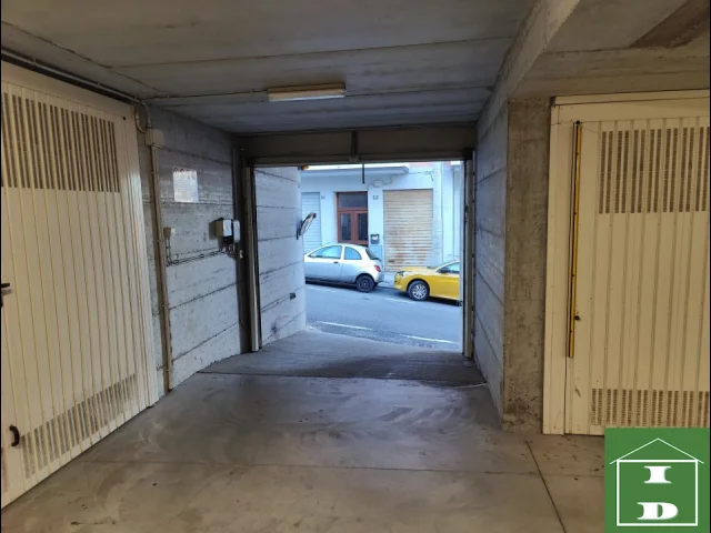 Appartamenti in Vendita - Box auto zona volta