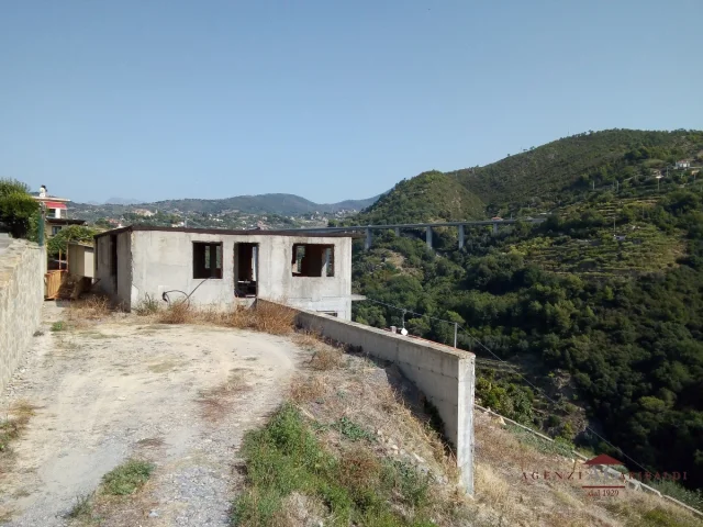 Appartamenti in Vendita - Villa vista mare da completare
