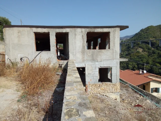Appartamenti in Vendita - Villa vista mare da completare