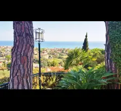Appartamenti in Vendita - Villa vista mare in prima collina di bordighera