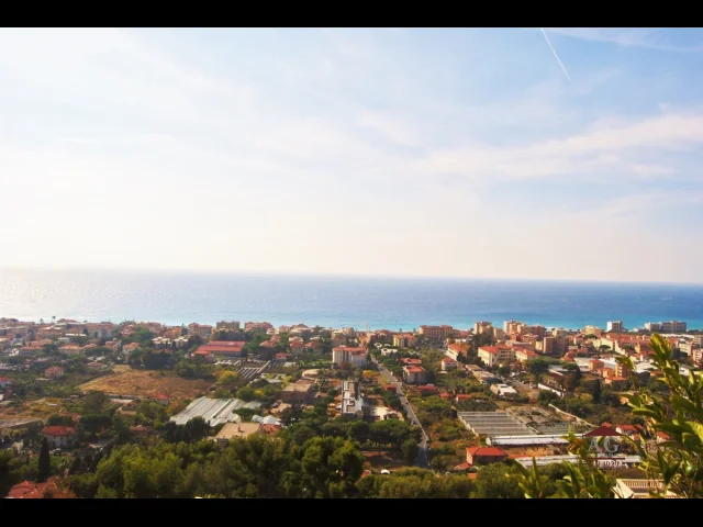 Appartamenti in Vendita - Villa vista mare in prima collina di bordighera