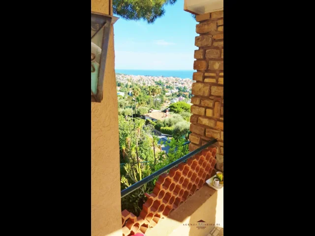 Appartamenti in Vendita - Villa vista mare in prima collina di bordighera