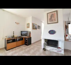 Appartamenti in Vendita - Grande appartamento attico su due piani con vista mare