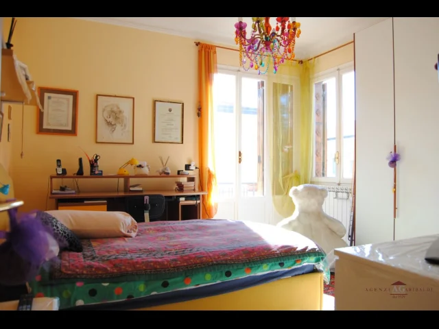 Casa indipendente con giardino in centro bordighera