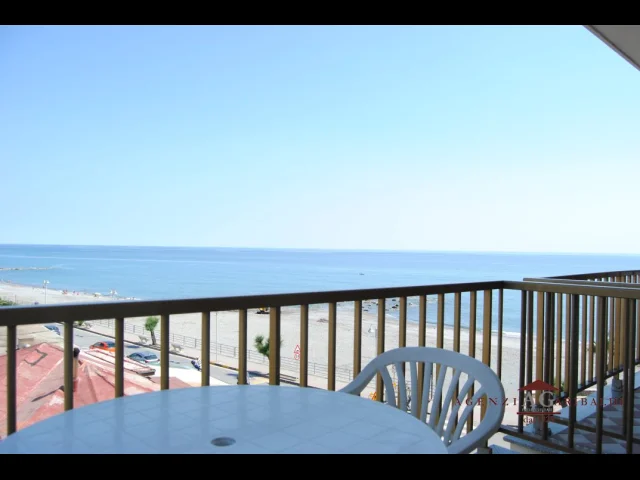 Appartamento fronte mare sulla spiaggia di vallecrosia