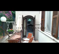 Bilocale ristrutturato con dehors nel centro di bordighera