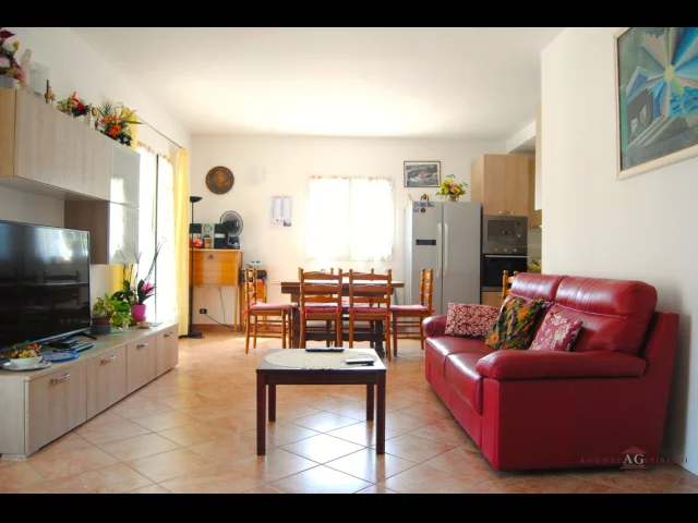Appartamenti in Vendita - Villa con giardino e panorama sul castello