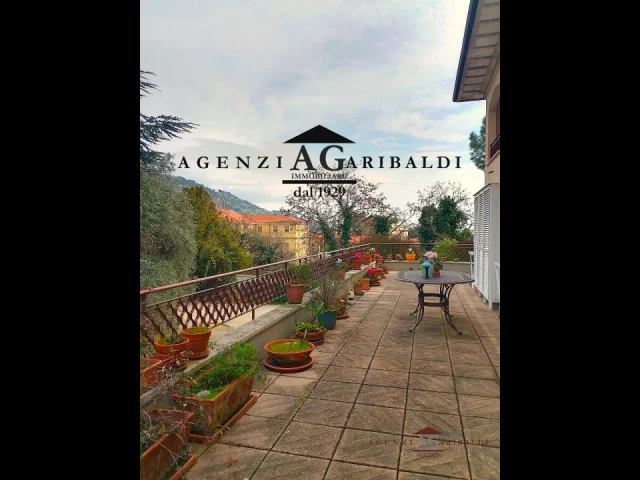 Quadrilocale ristrutturato con terrazza e parcheggio privato