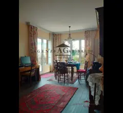 Appartamenti in Vendita - Quadrilocale ristrutturato con terrazza e parcheggio privato