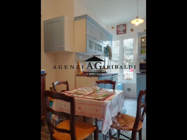 Appartamenti in Vendita - Quadrilocale ristrutturato con terrazza e parcheggio privato