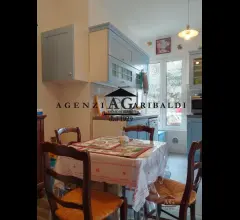 Appartamenti in Vendita - Quadrilocale ristrutturato con terrazza e parcheggio privato