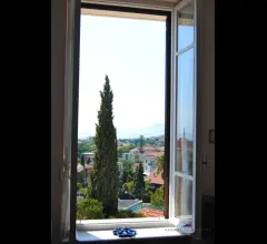 Appartamenti in Vendita - Appartamento con giardino in villa storica vista mare
