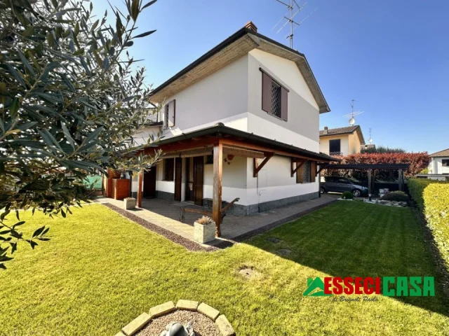 Appartamenti in Vendita - Villa bifamiliare