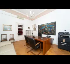Appartamenti in Vendita - Vendesi ampio appartamento zona chiaia panoramico
