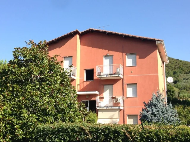 Appartamenti in Vendita - Appartamento quadrilocale con balconi e box auto in vendita a garlenda