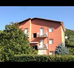 Appartamento quadrilocale con balconi e box auto in vendita a garlenda