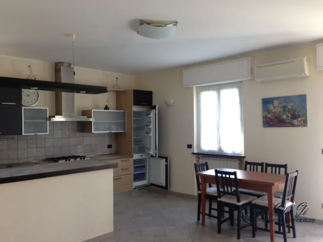 Appartamenti in Vendita - Appartamento quadrilocale con balconi e box auto in vendita a garlenda