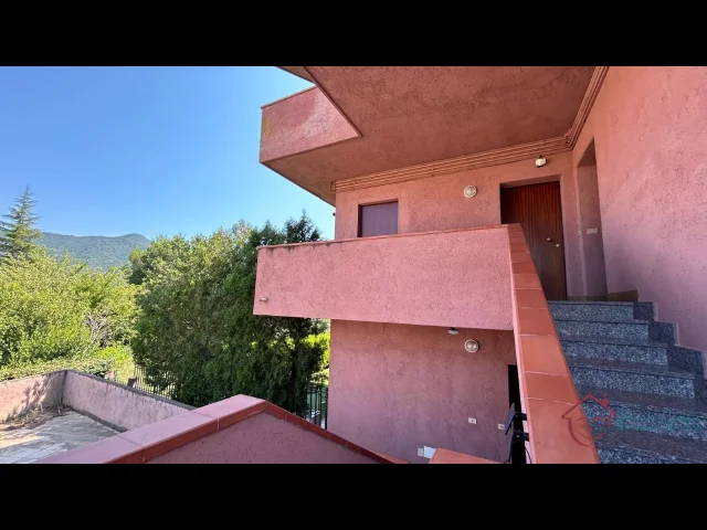 Appartamenti in Vendita - Appartamento con terrazze e giardino a villanova d'albenga