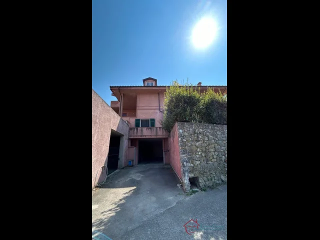 Appartamenti in Vendita - Appartamento con terrazze e giardino a villanova d'albenga