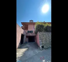 Appartamenti in Vendita - Appartamento con terrazze e giardino a villanova d'albenga